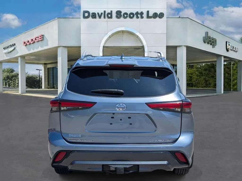 Used 2023  Toyota Limited image 7