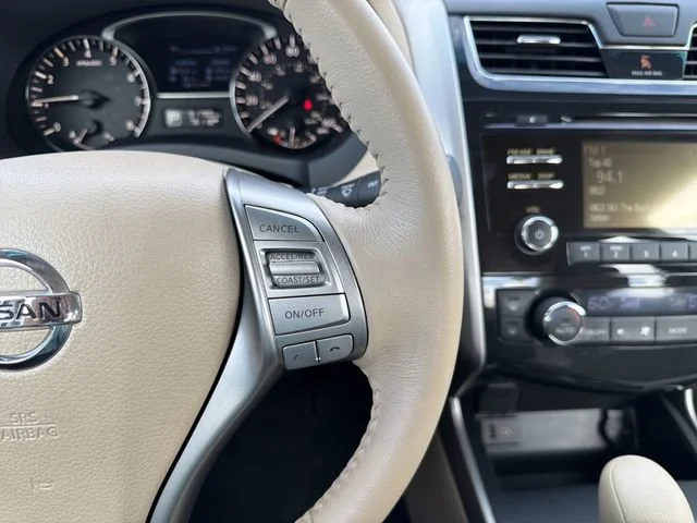Used 2015  Nissan 2.5 SV image 28