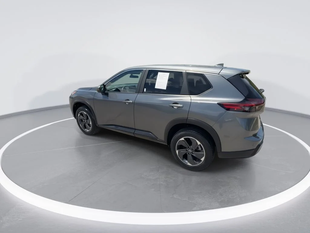 Used 2025 Gray Nissan SV image 6