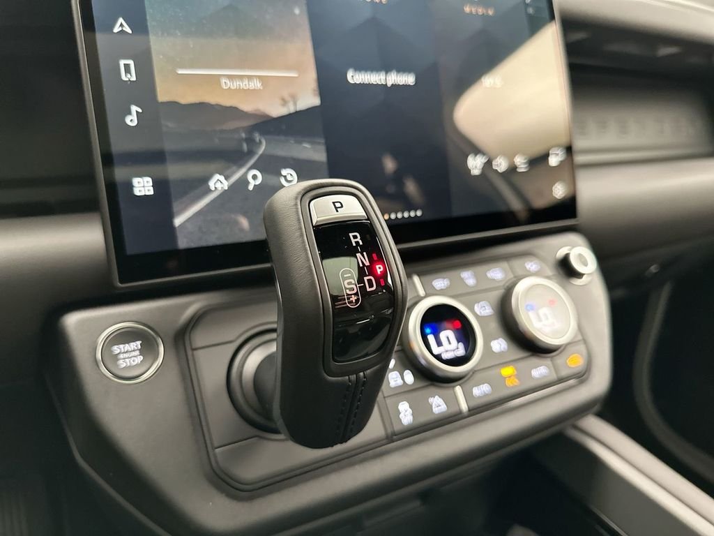 New 2026 Fuji White Land Rover X-Dynamic SE image 12