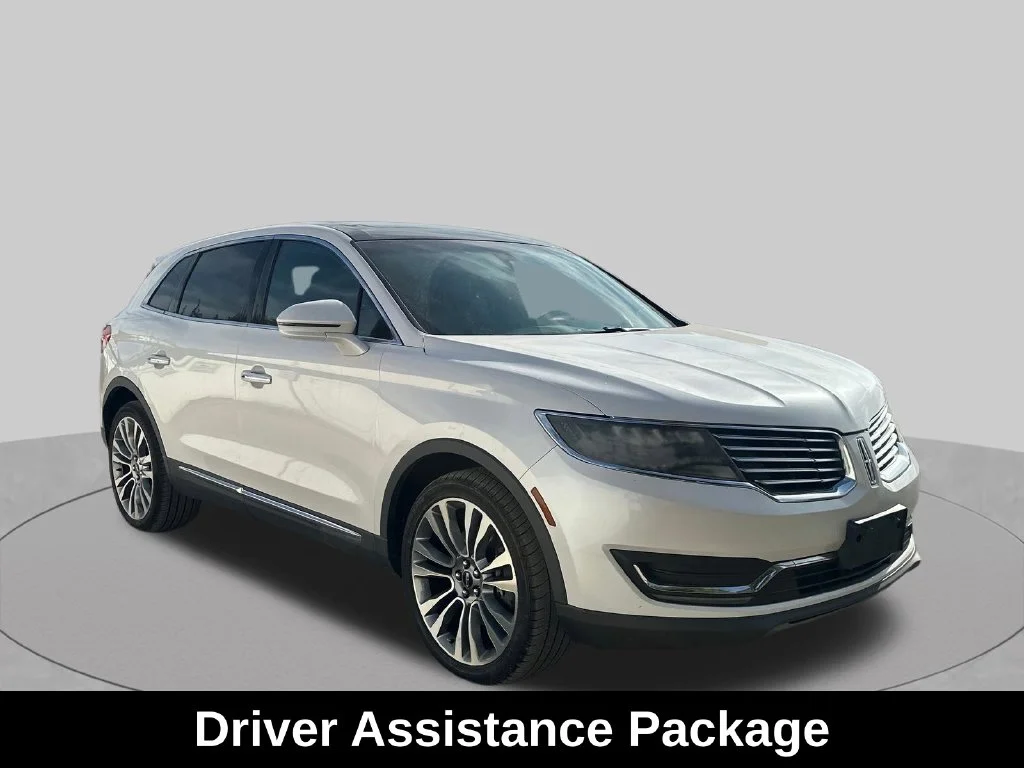 Used 2016 White Platinum Clearcoat Metallic Lincoln Reserve image 9