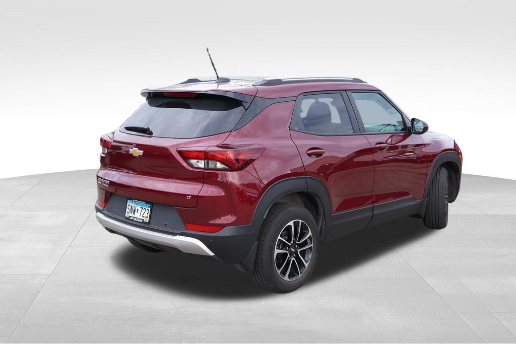 Used 2025 Crimson Chevrolet LT image 3