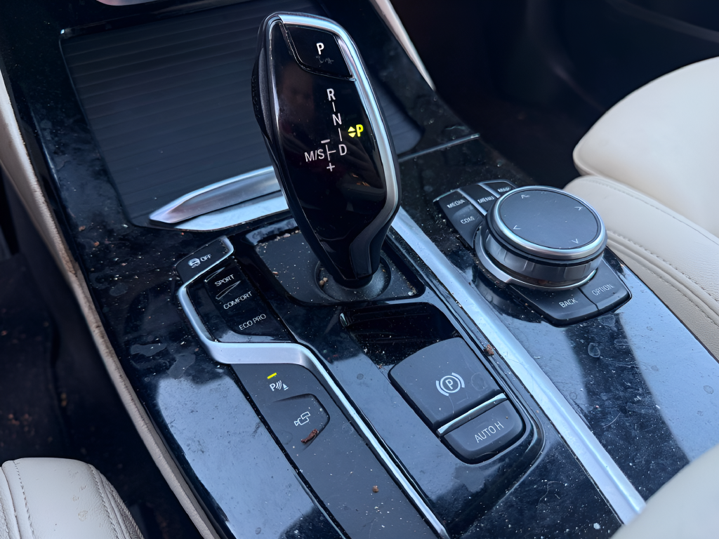 Used 2021 White BMW sDrive30i image 31