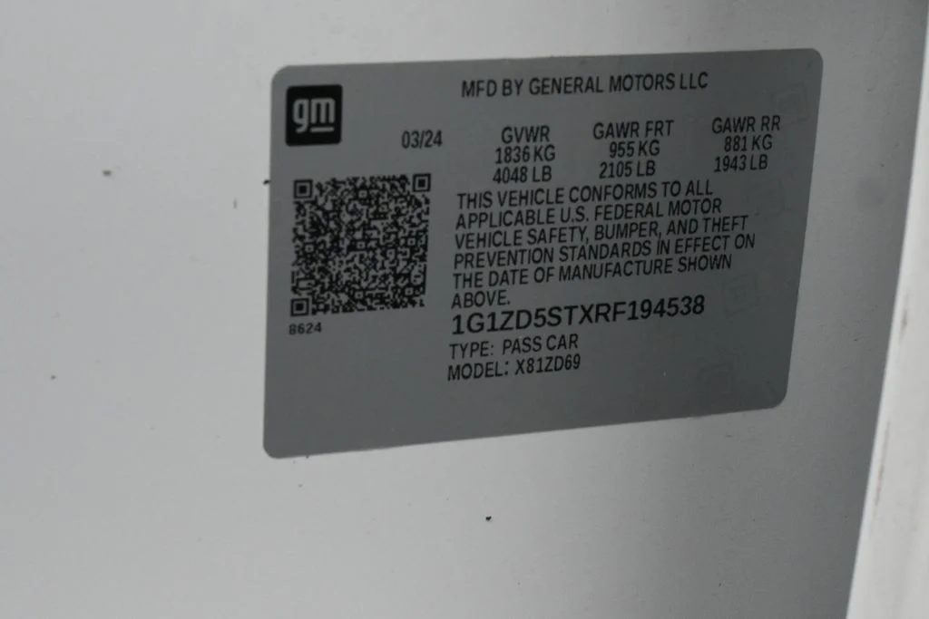 Used 2024 Summit White Chevrolet LT image 16