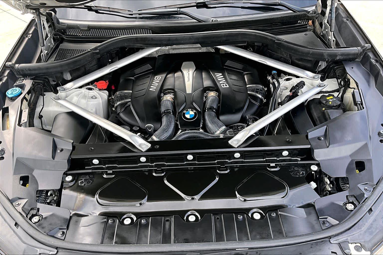 Used 2019 Mineral White Metallic BMW xDrive50i image 27
