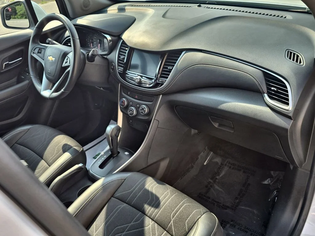 Used 2020 White Chevrolet LT image 30