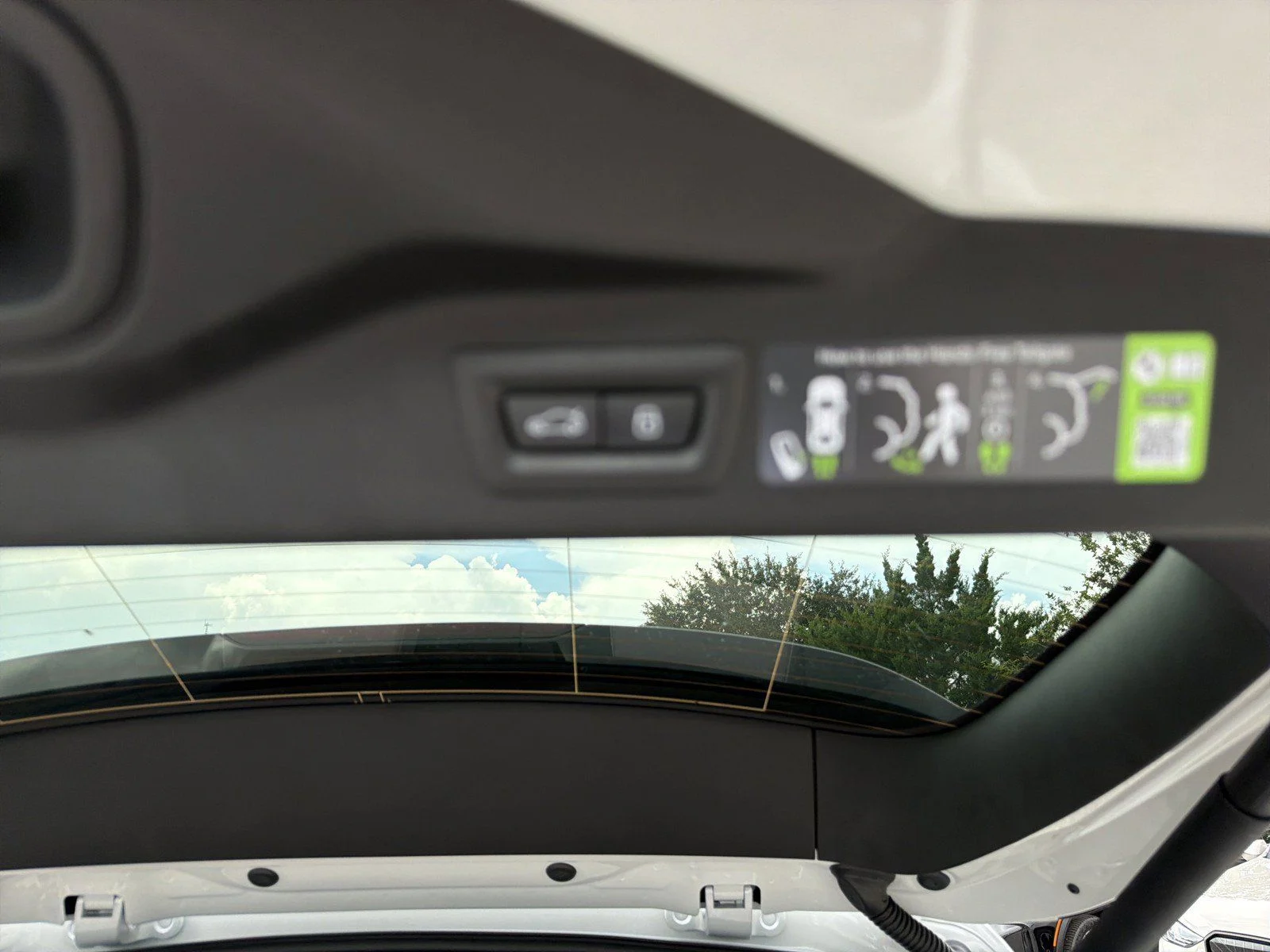 New 2027 Mineral White Metallic BMW xDrive40i image 13