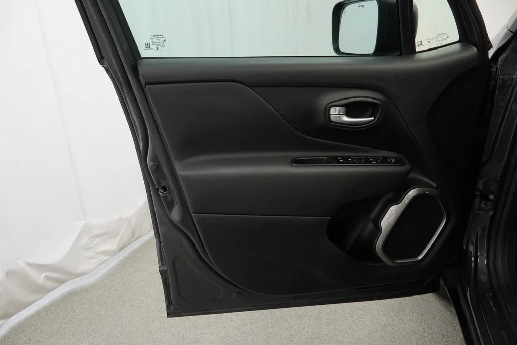 Used 2023 Gray Jeep Latitude image 41