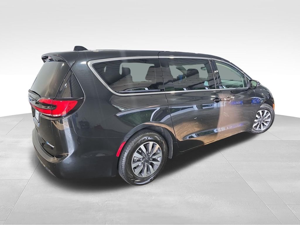 Used 2023 Black Chrysler Touring L image 5