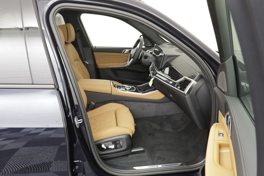 New 2026 Carbon Black Metallic BMW xDrive50e image 23