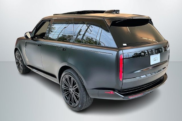 New 2027 Obsidian Black Satin Land Rover SE image 4