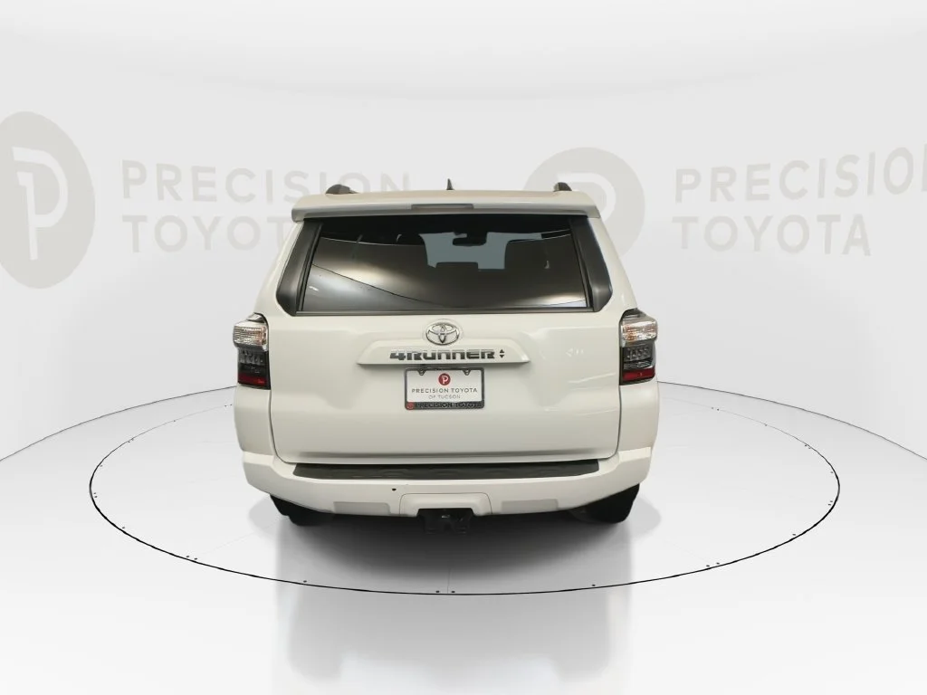 Used 2022 White Toyota SR5 image 18