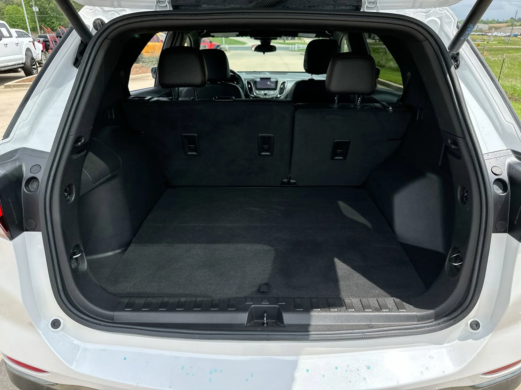 Used 2022 Iridescent Pearl Tricoat Chevrolet RS image 23