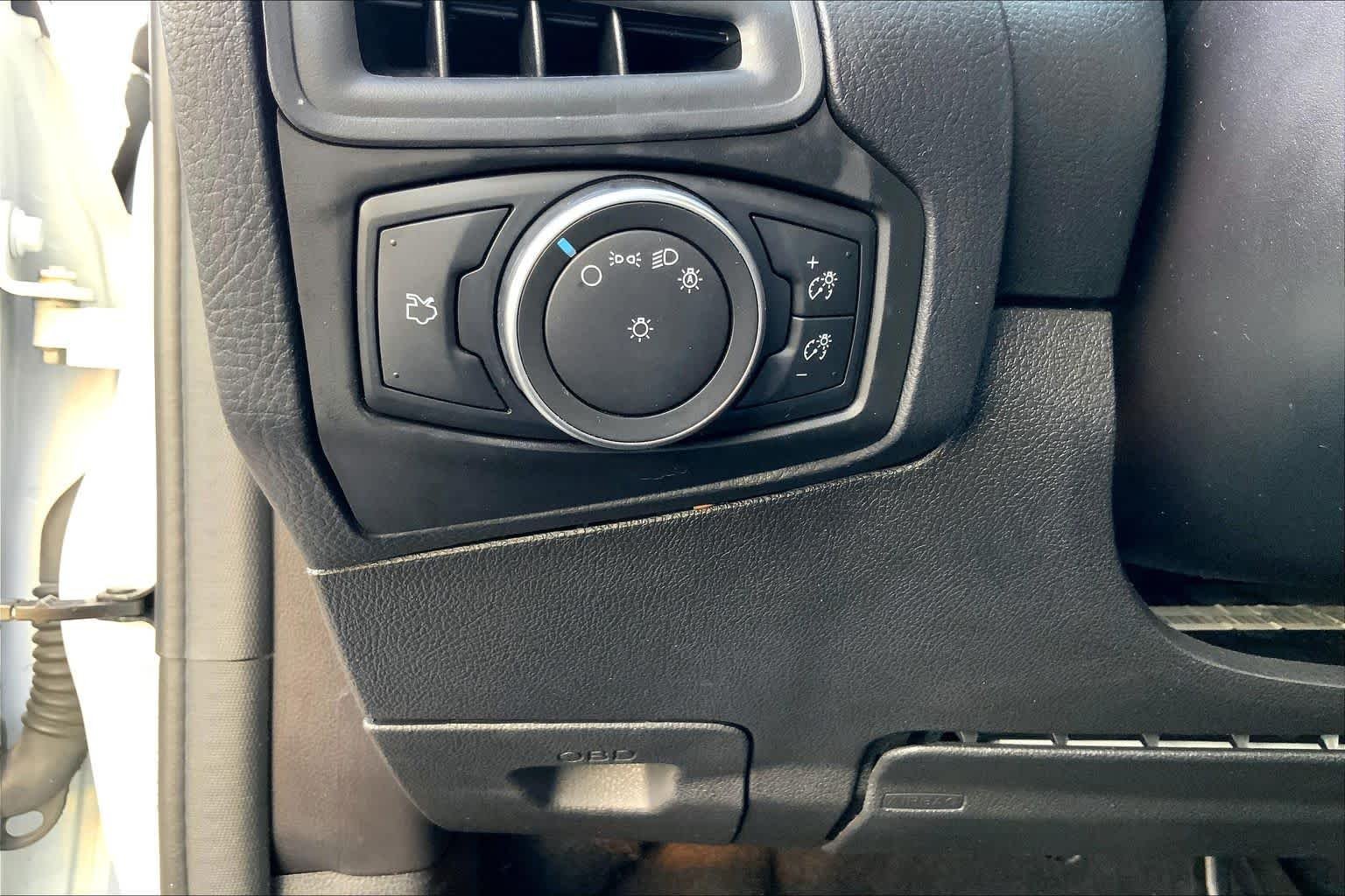 Used 2017 Oxford White Ford SE image 33
