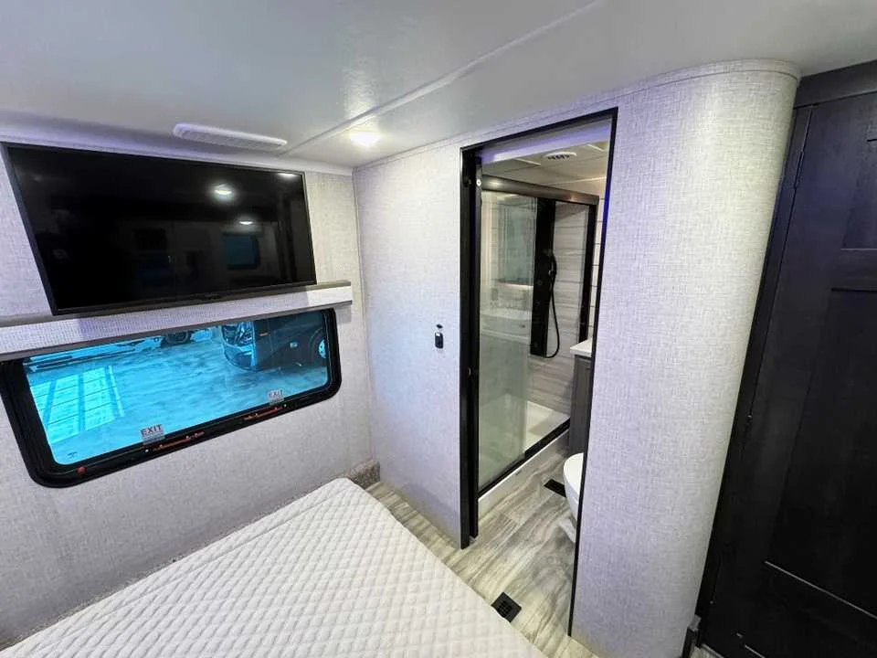 Used 2024 WHITE JAYCO  image 36