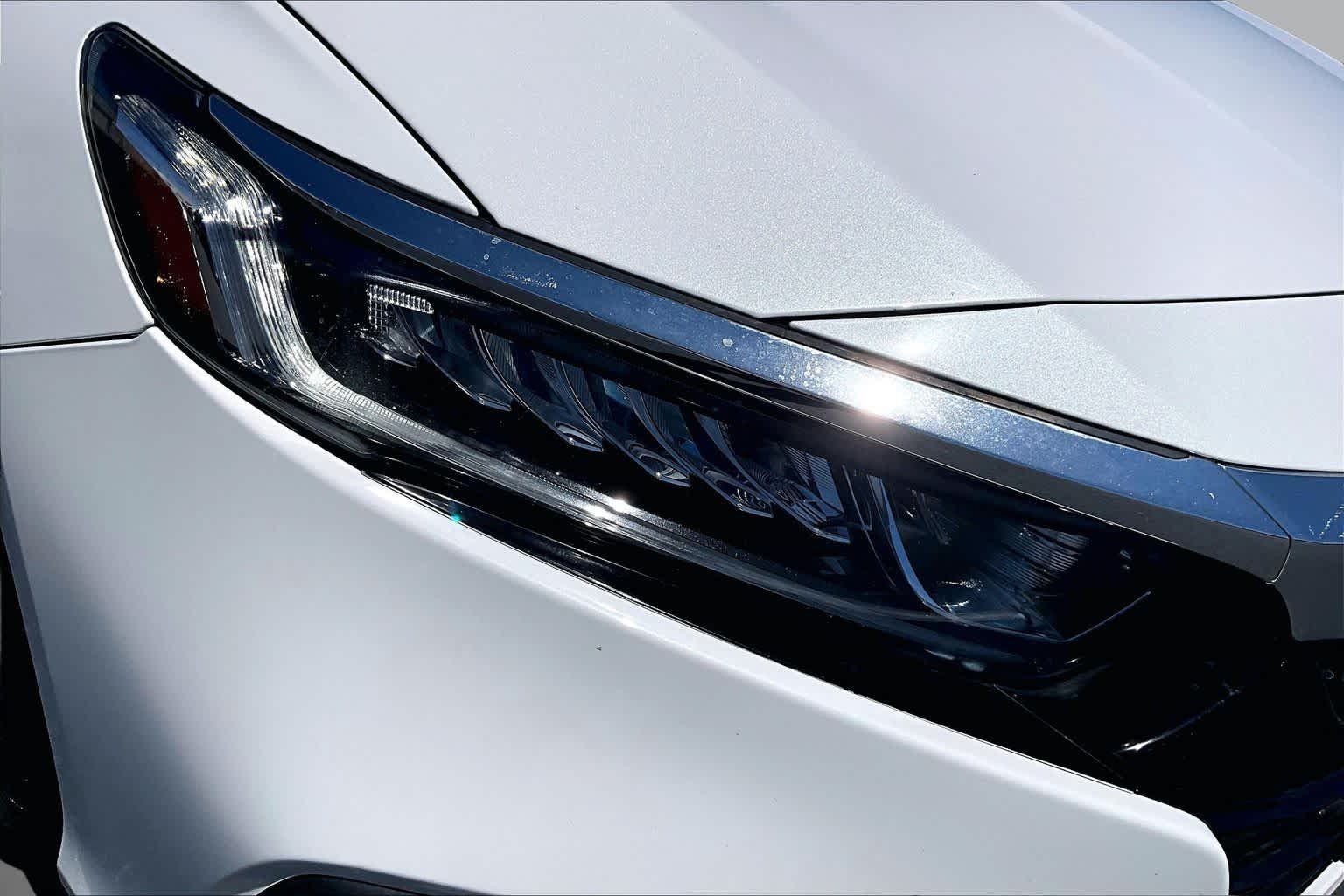 Used 2020 Platinum White Pearl Honda  image 27