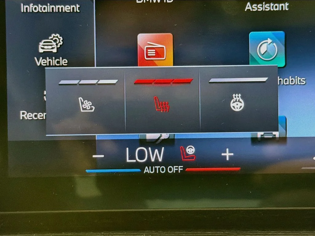 Used 2025 White BMW xDrive40i image 20