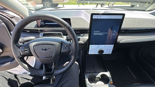 Used 2025 White Ford Premium image 21