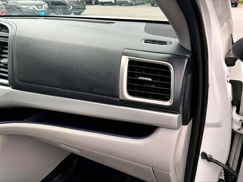 Used 2019 White Toyota XLE image 13