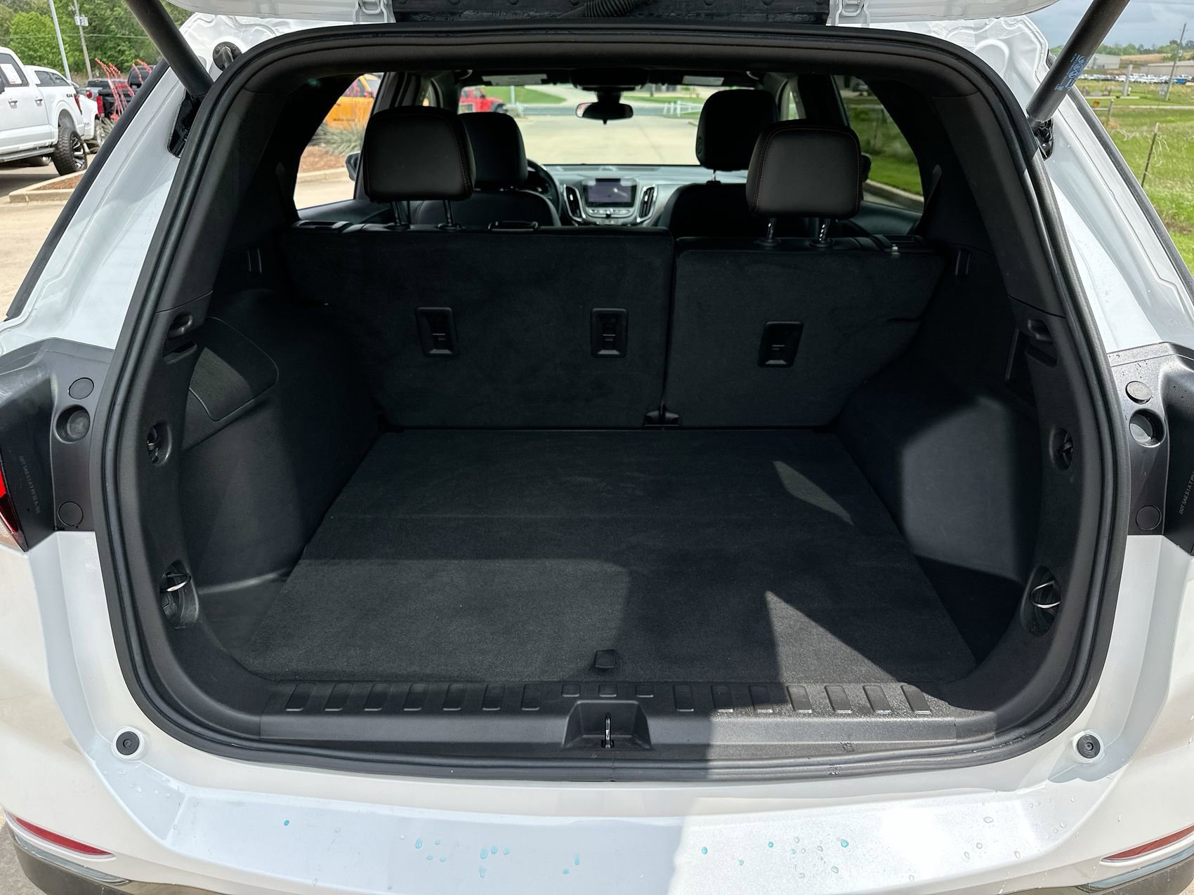Used 2022 Iridescent Pearl Tricoat Chevrolet RS image 23