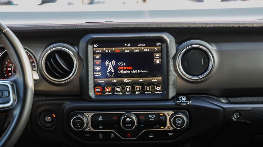 Used 2022 Silver Jeep Rubicon image 17