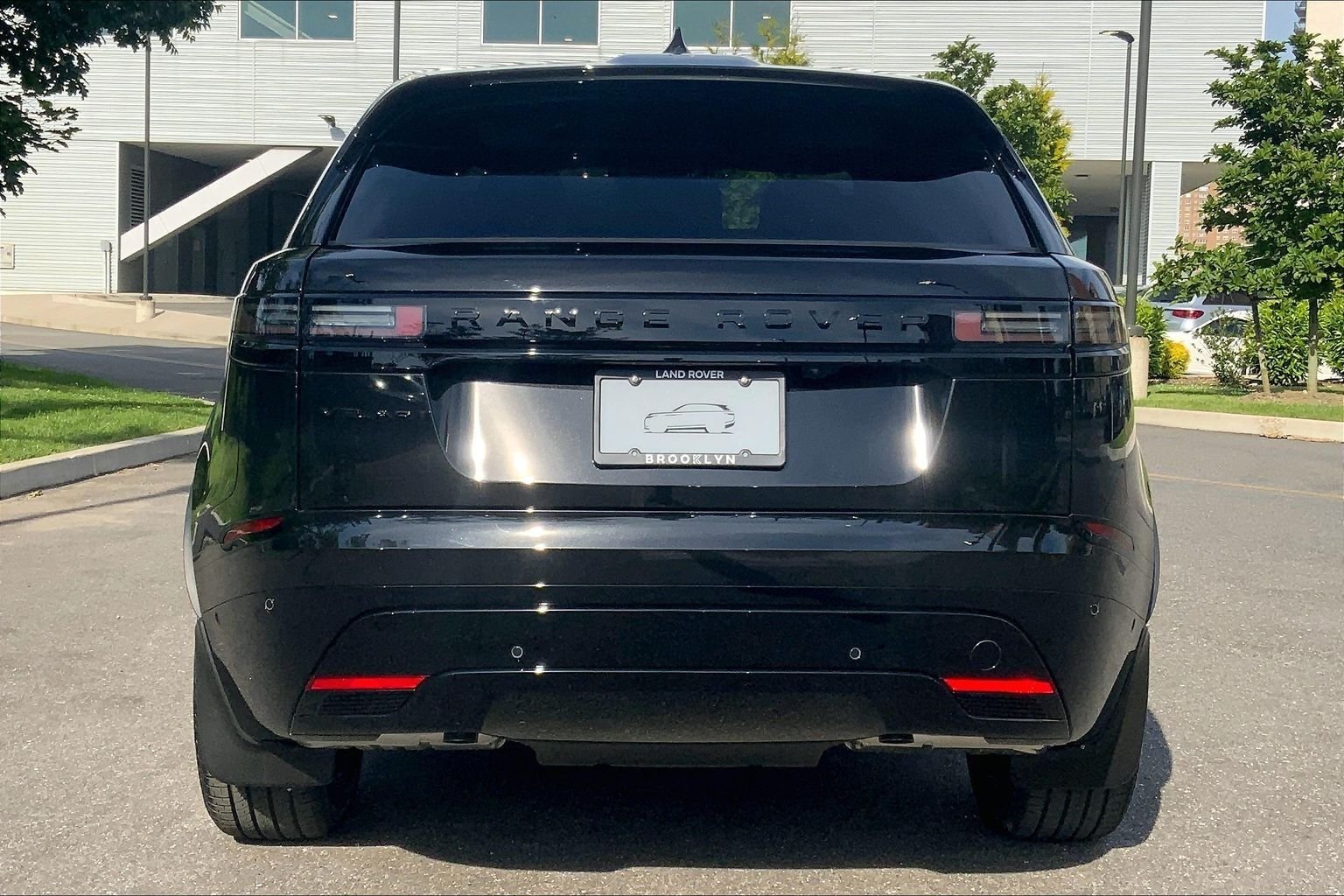 New 2026 Santorini Black LAND ROVER  image 4