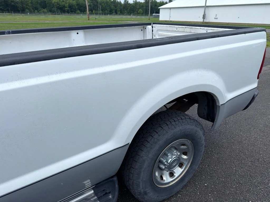 Used 2004 White Ford  image 10