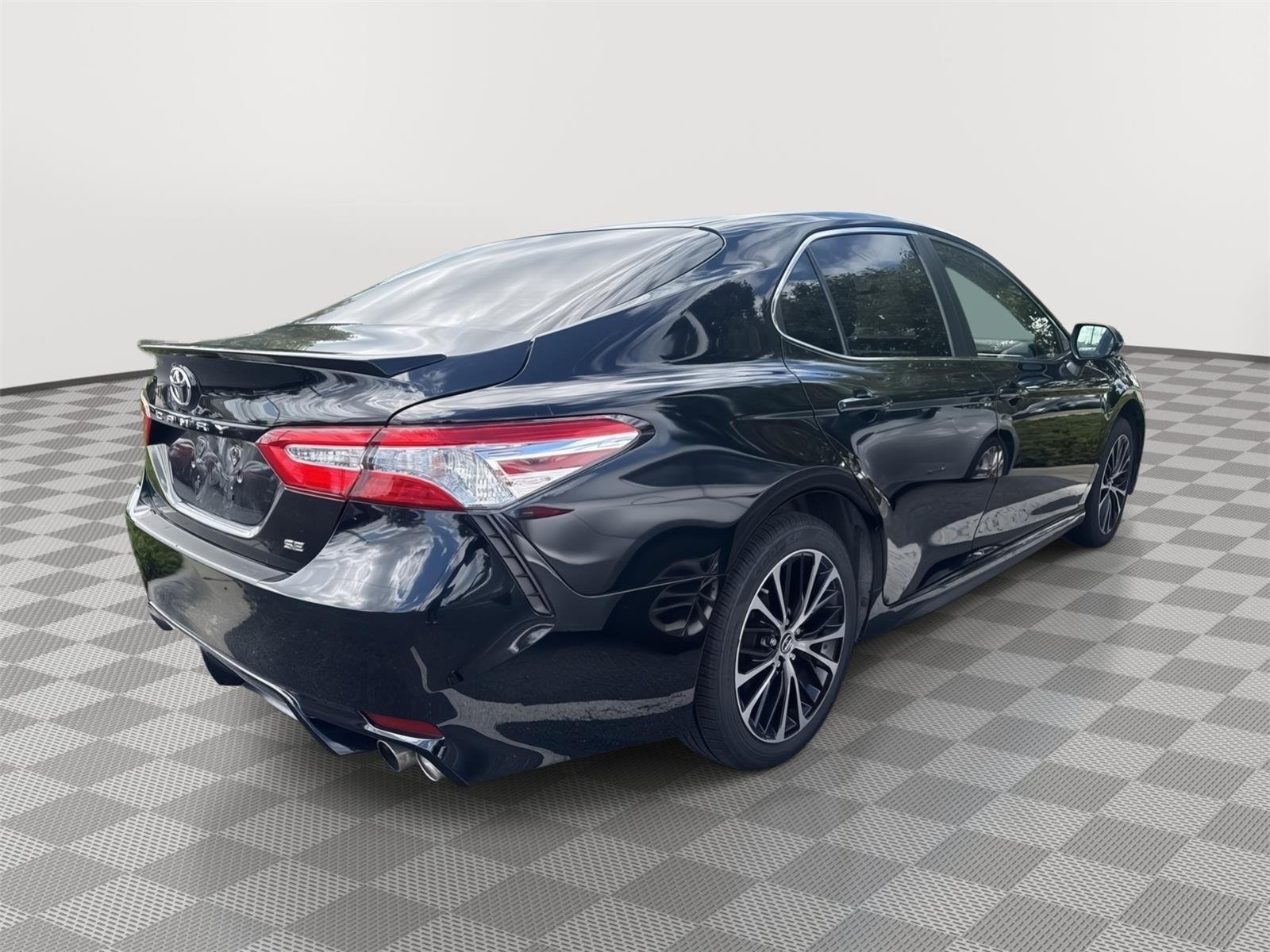 Used 2018 Midnight Black Metallic Toyota SE image 6