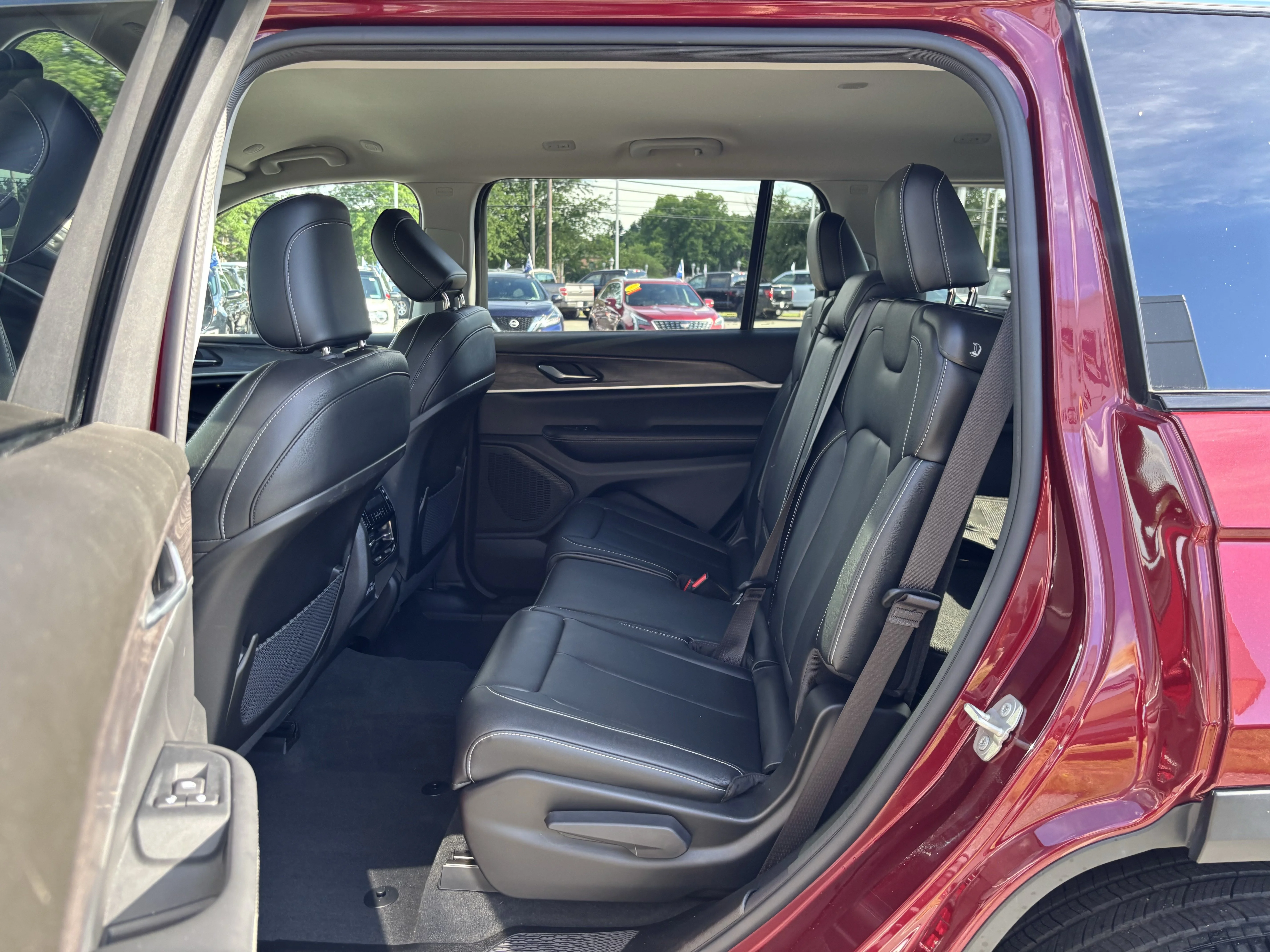 Used 2024 Velvet Red Pearlcoat Jeep Limited image 29