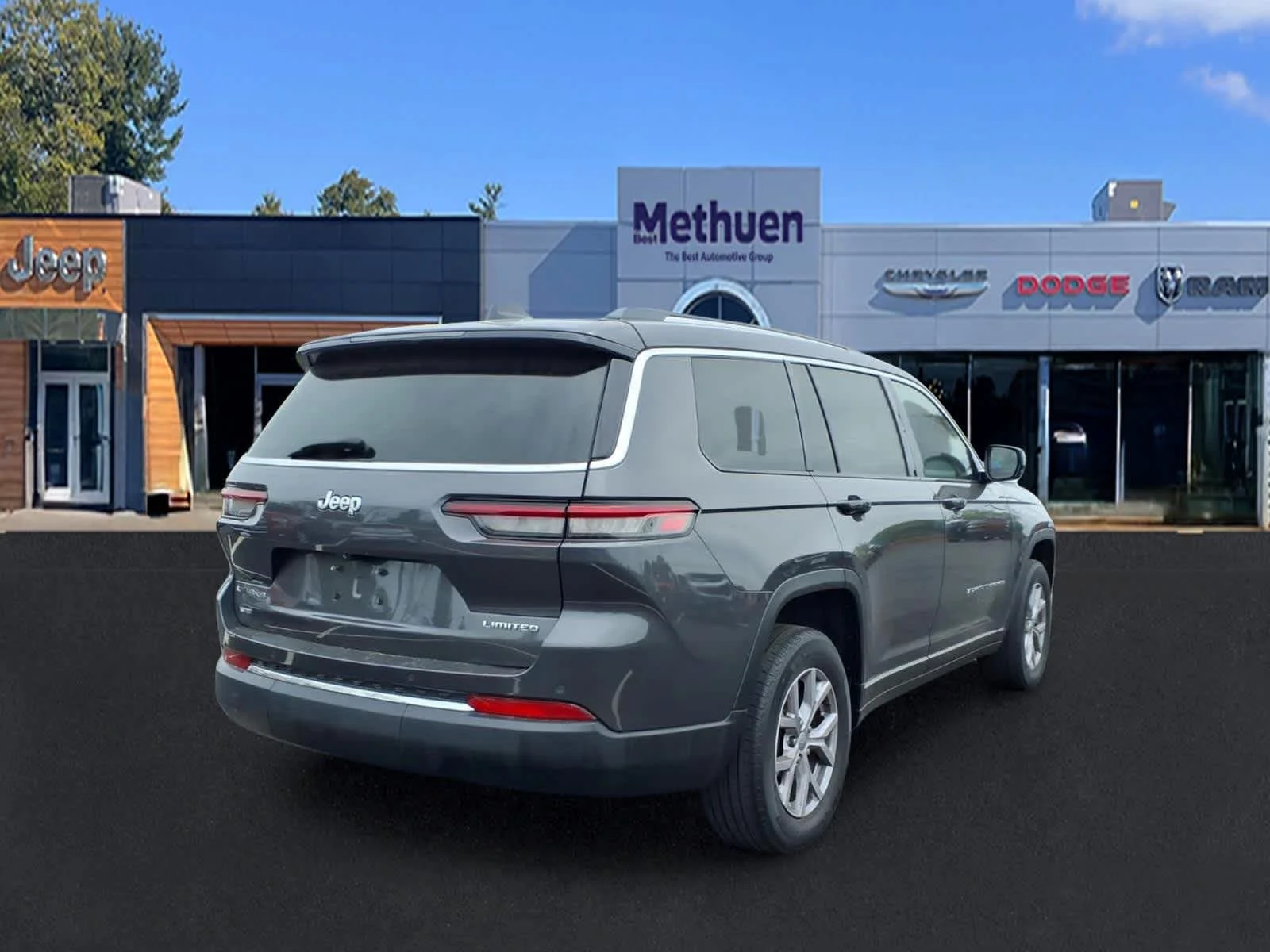Used 2022 Baltic Gray Metallic Clearcoat Jeep Limited image 3