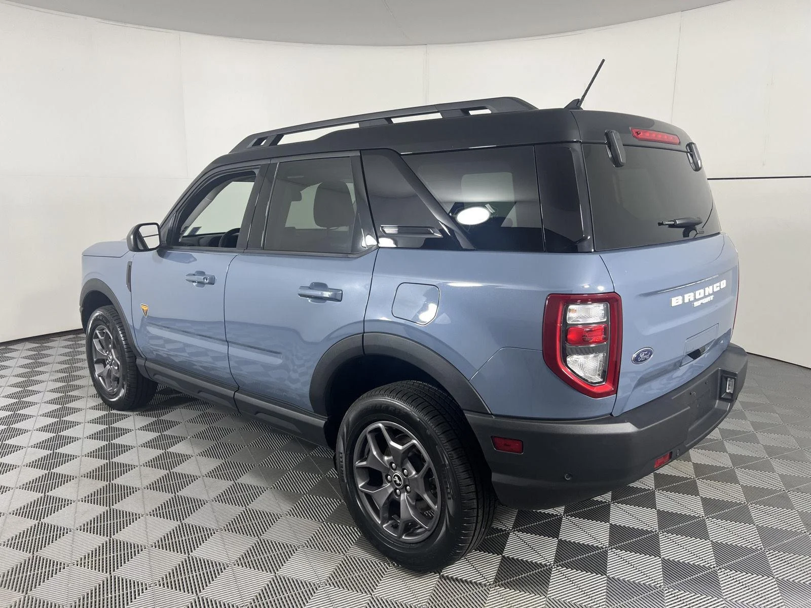 Used 2024 Azure Gray Metallic Tri-Coat Ford Badlands image 10