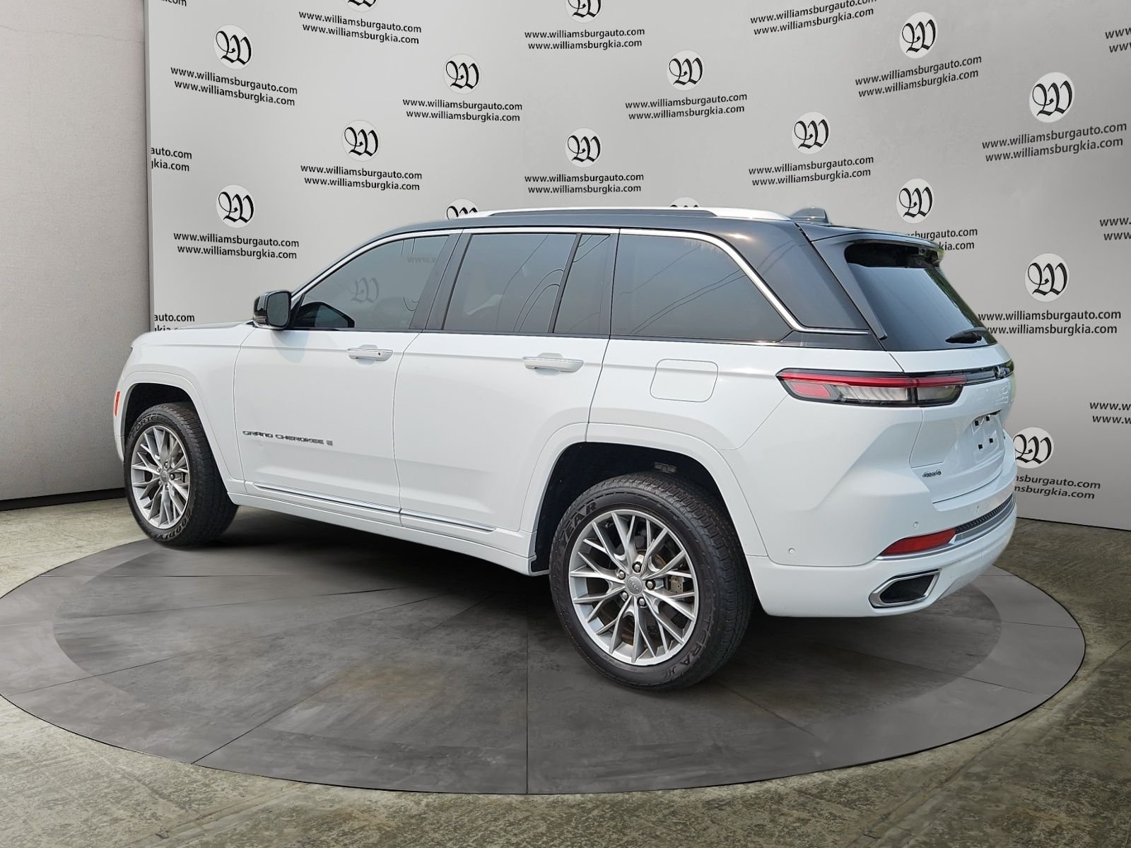 Used 2022 White Jeep Summit image 3