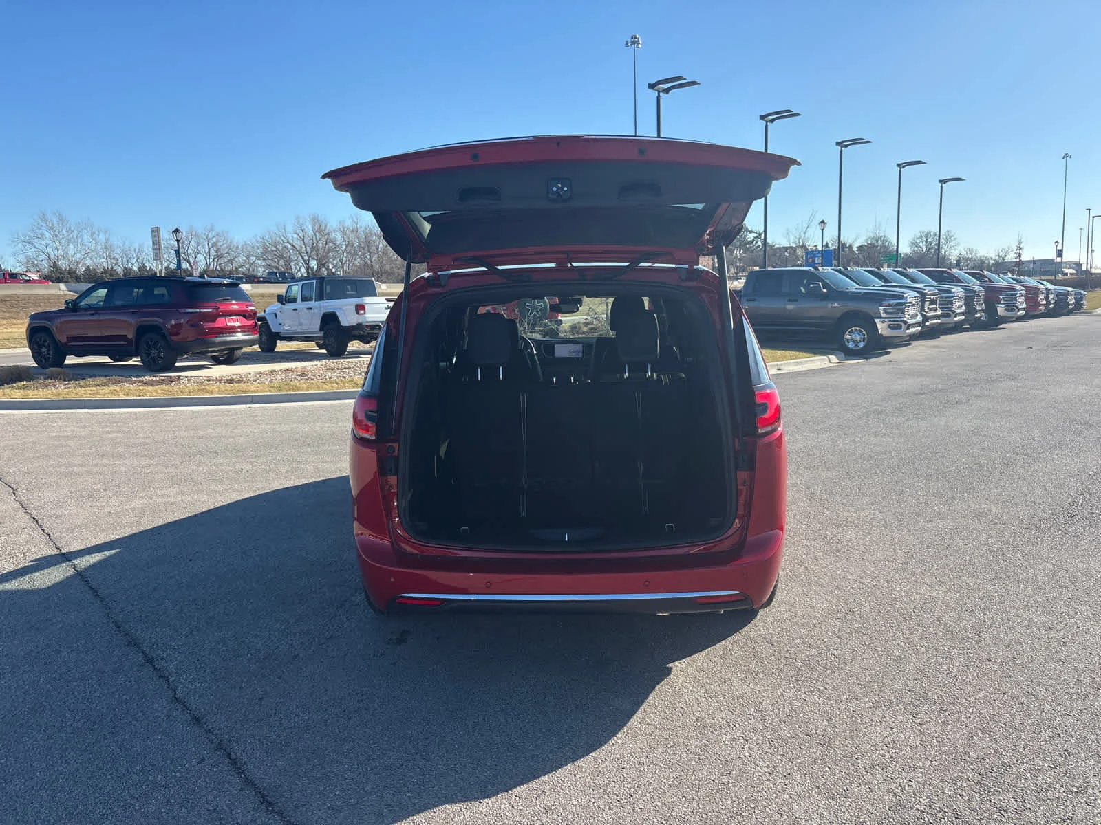 New 2026 Red Hot Pearl-Coat Exterior Paint Chrysler Select image 11