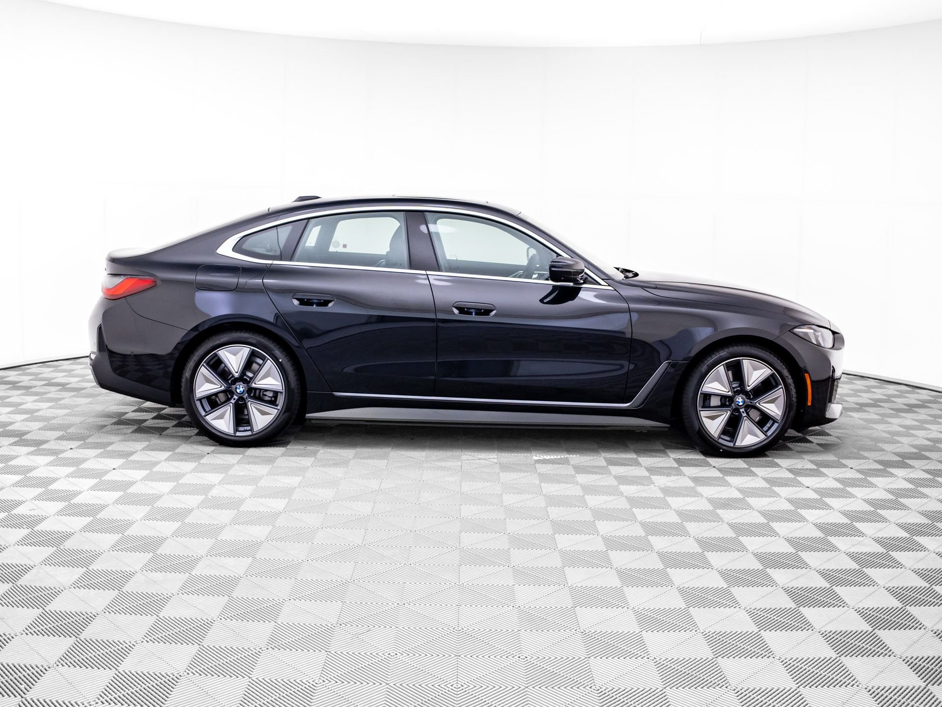 New 2026 Black Sapphire Metallic BMW xDrive40 image 7