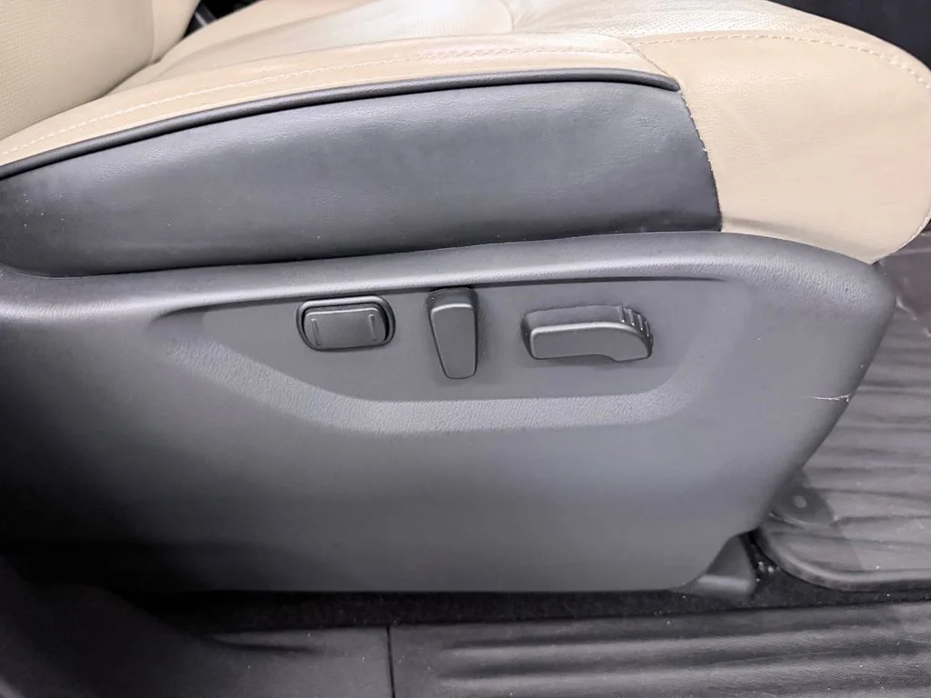 Used 2023 Silver INFINITI Premium Select image 35
