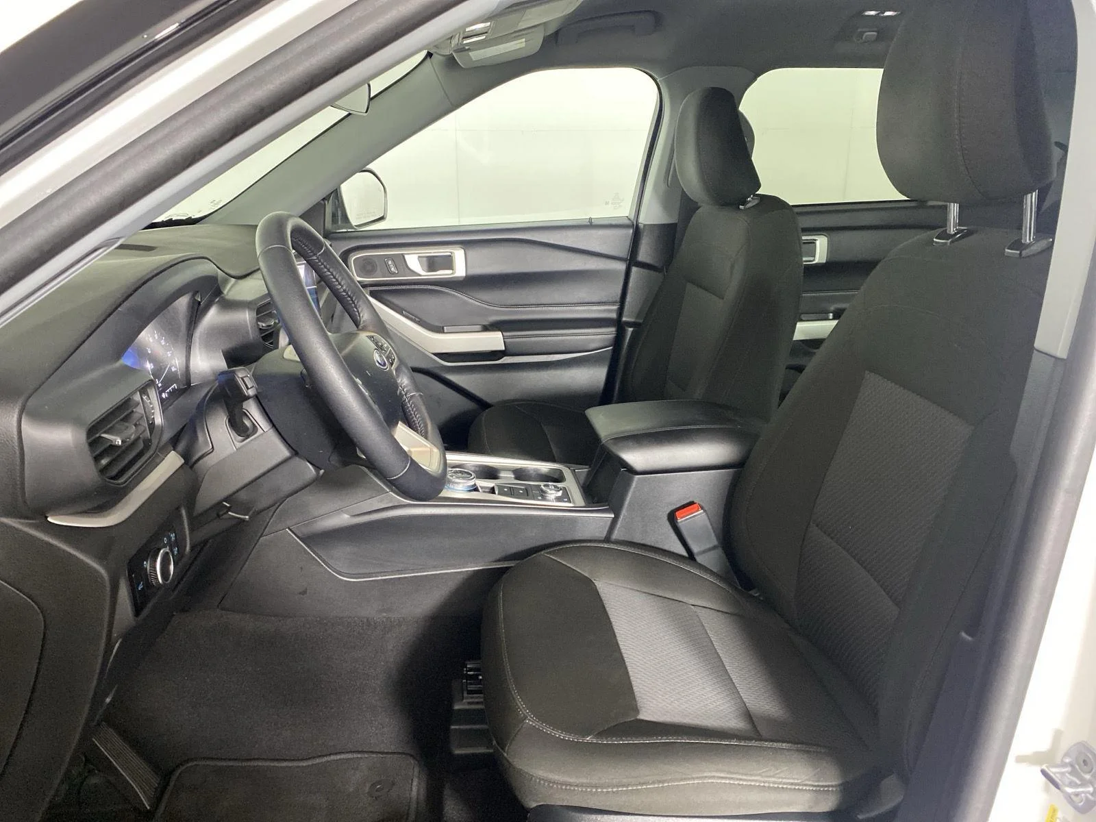 Used 2024 Star White Metallic Tri-Coat Ford XLT image 10