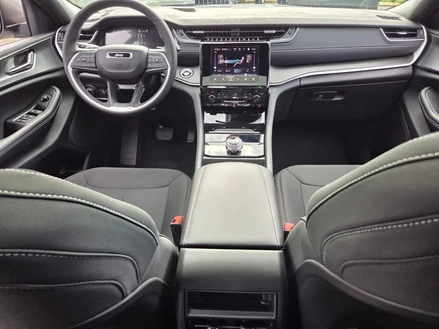 New 2026 Silver Zynith Jeep Laredo X image 14