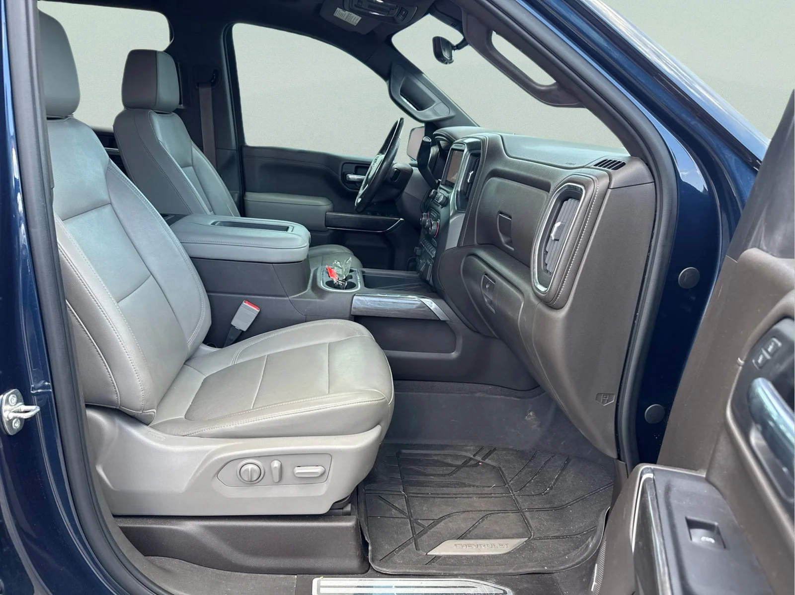 Used 2019 Northsky Blue Metallic Chevrolet LTZ image 34