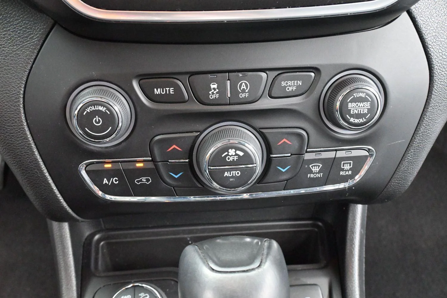 Used 2022 Bright White Clearcoat Jeep Trailhawk image 24