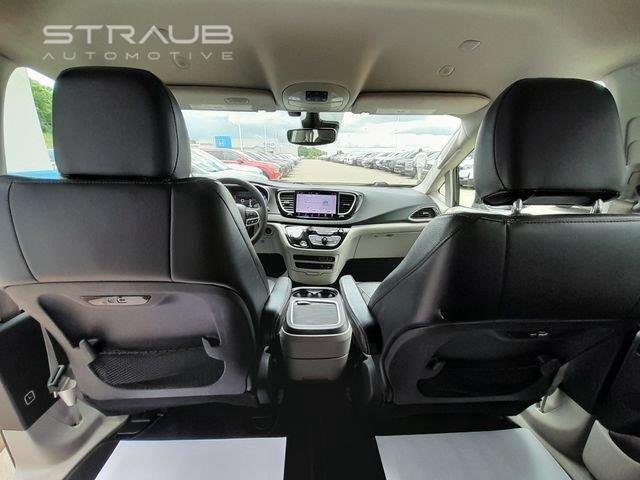 Used 2022 Brilliant Black Crystal Pearlcoat Chrysler Touring L image 36