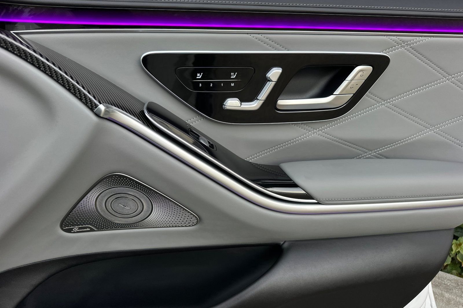 New 2026 MANUFAKTUR Moonlight White Metallic Mercedes-Benz S 63 E AMG® image 35