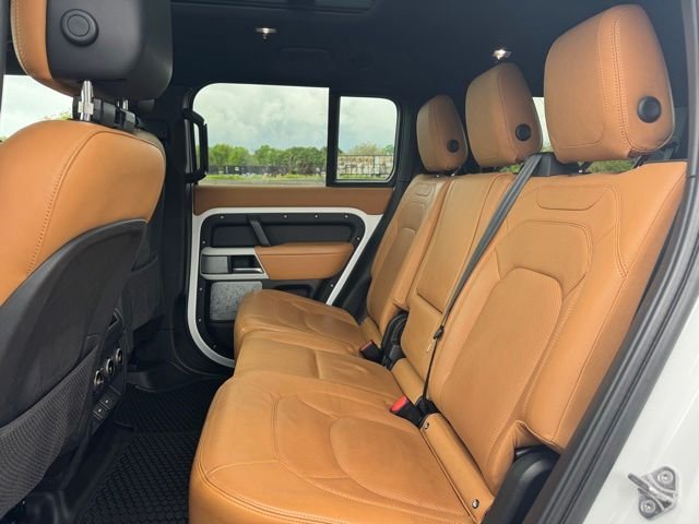 Used 2023 Fuji White Land Rover SE image 11