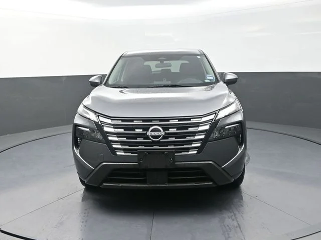 Used 2024 Gray Nissan SV image 4