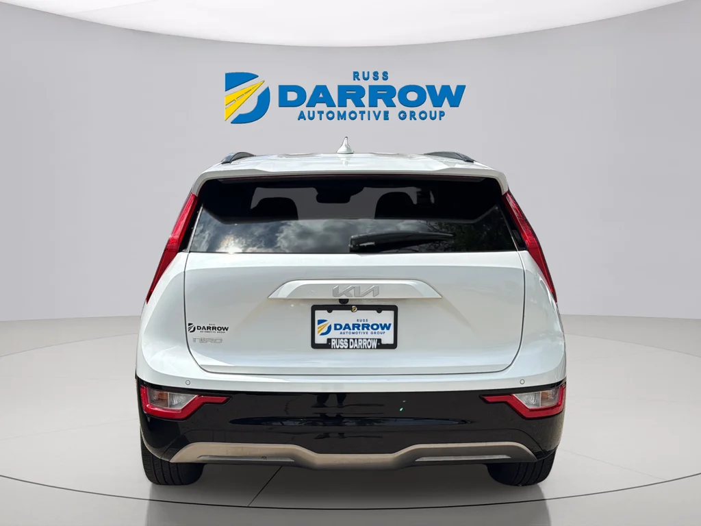 Used 2023 Snow White Pearl Kia Wind image 4