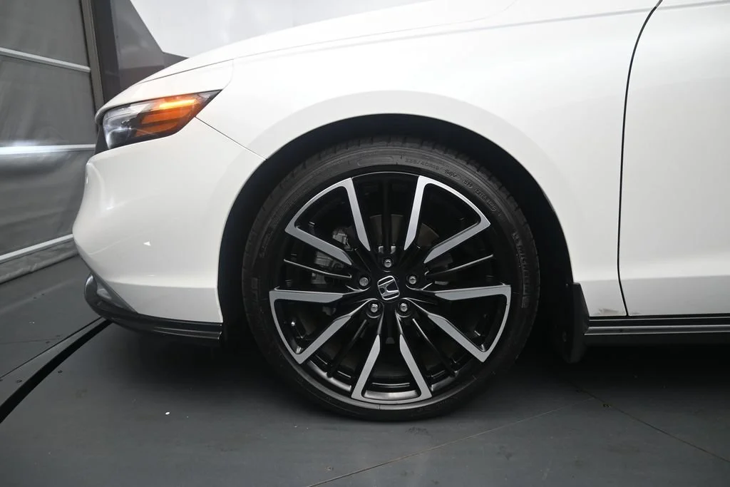 Certified Used 2024 Platinum White Pearl Honda HYBRID TRG image 11