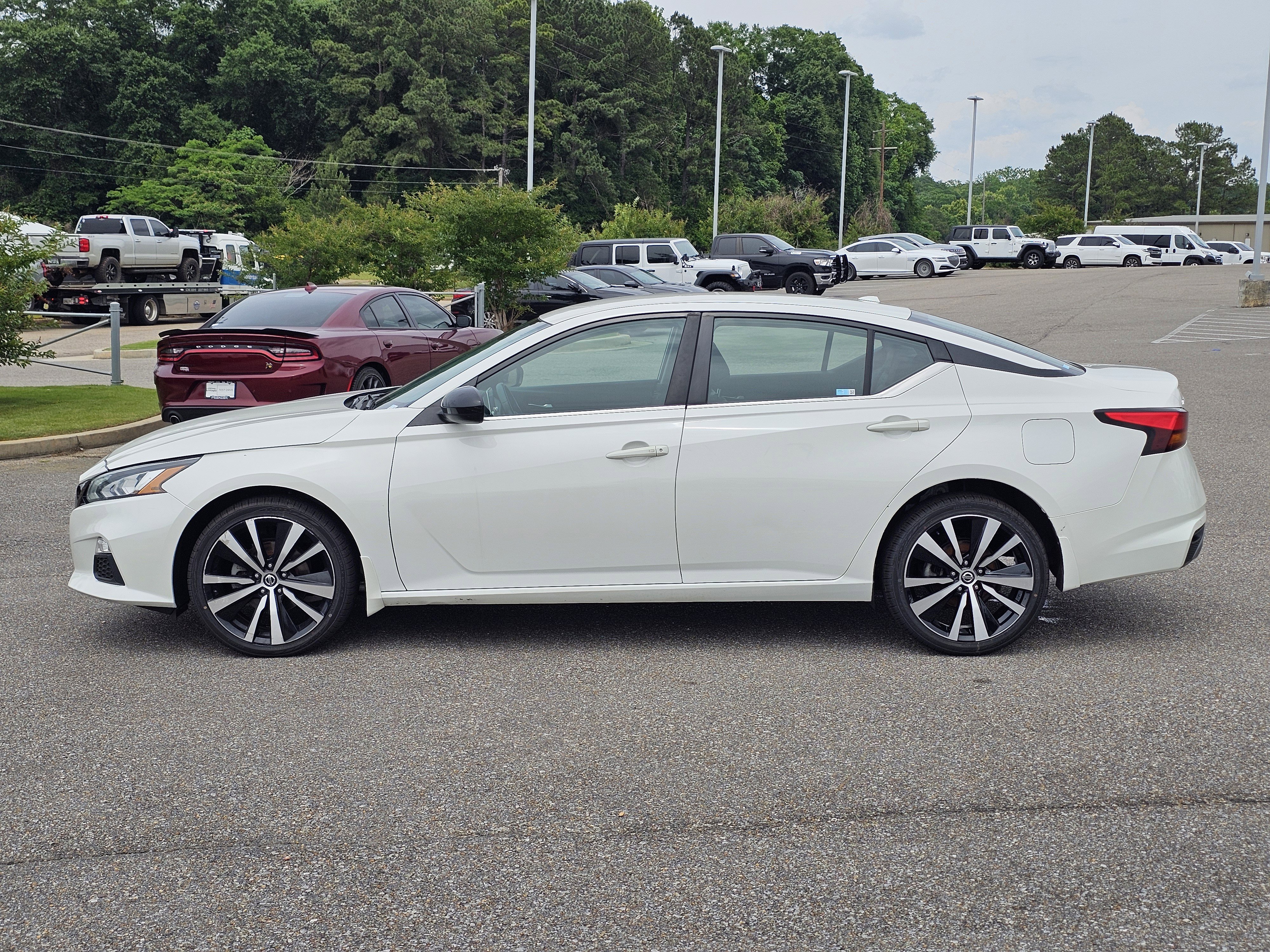 Used 2021 Pearl White Tricoat Nissan 2.5 SR image 13