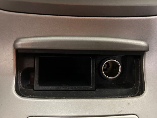 Used 2014 Silver Nissan SV image 30