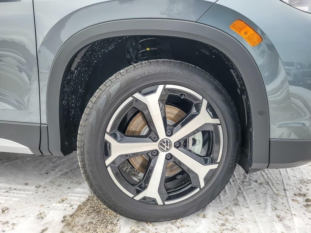New 2026 Platinum Gray Metallic Volkswagen 2.0T SE image 4