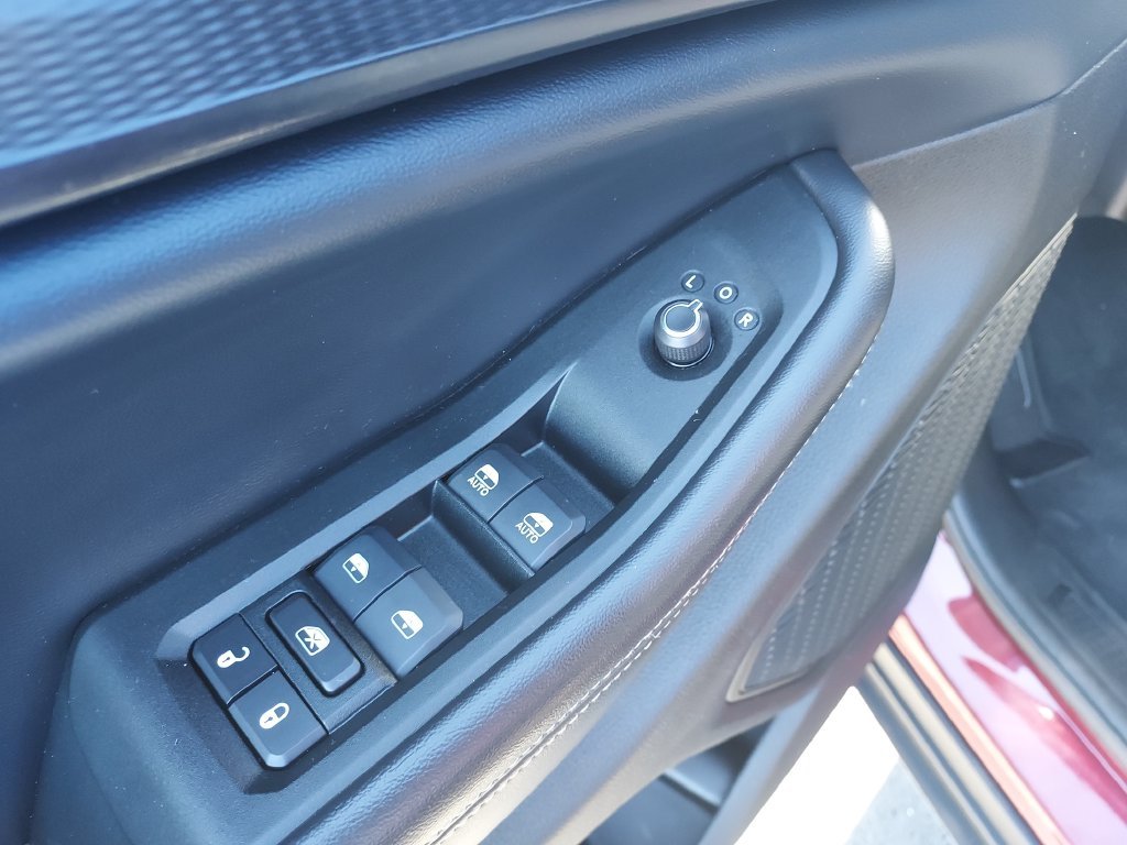 Used 2024 Red Jeep Laredo image 11