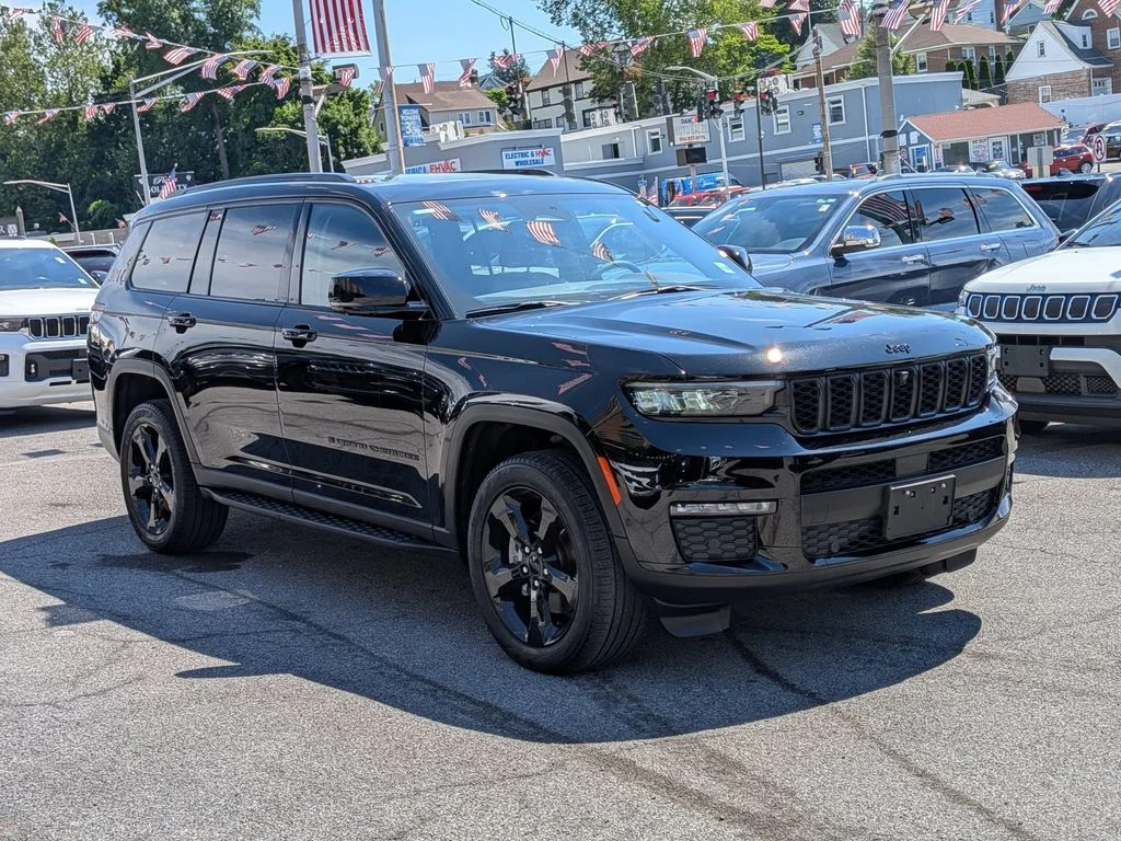 Used 2023 Black Jeep Limited image 4